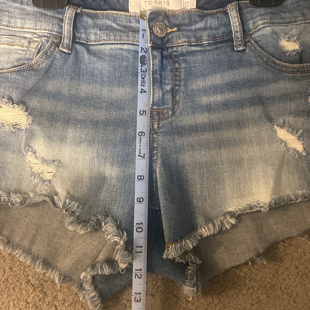 Denim shorts - Picture 4 of 5